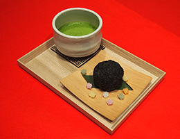 写真　まっくろなくろ胡麻おはぎのお茶セット（店内提供専用）